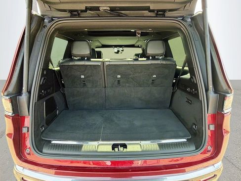 Used 2023 Jeep Grand Wagoneer Base image 13