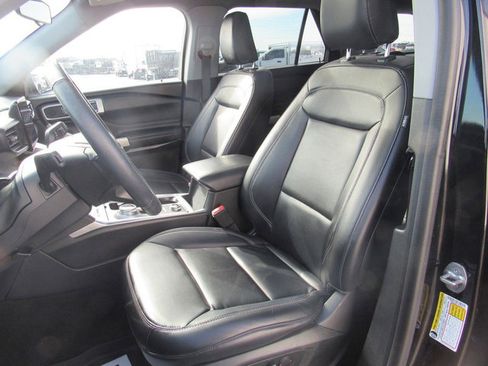 Used 2022 Ford Explorer XLT w/ Equipment Group 202A image 30