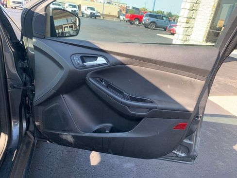 Used 2017 Ford Focus SE FWD image 33