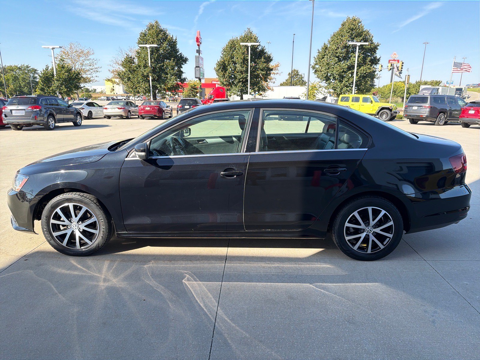 Used 2017 Volkswagen Jetta SE FWD image 5