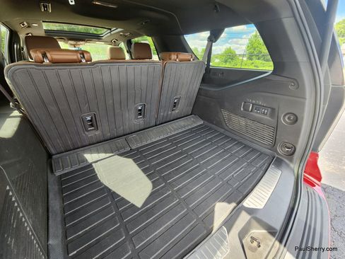Used 2024 Chevrolet Suburban High Country AWD/4WD image 17