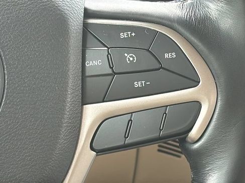 Used 2020 Jeep Grand Cherokee Limited AWD/4WD image 23