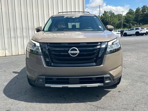 Used 2023 Nissan Pathfinder Platinum AWD/4WD image 3