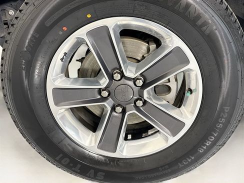 Used 2019 Jeep Wrangler Unlimited Sahara AWD/4WD image 30