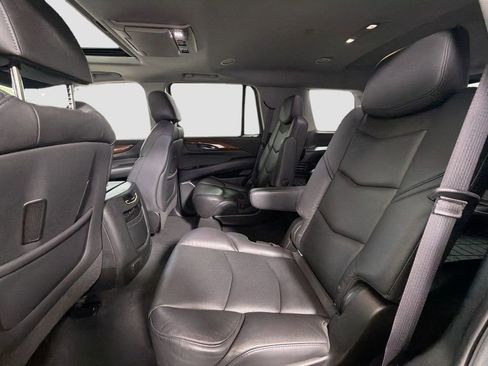 Used 2017 Cadillac Escalade Luxury AWD/4WD image 26
