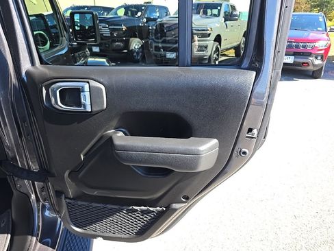 Certified 2024 Jeep Gladiator Sport image 12