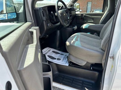 Used 2017 Chevrolet Express 2500 image 17