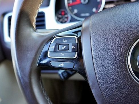 Used 2014 Volkswagen Touareg Executive AWD/4WD image 49