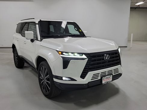 Used 2024 Lexus GX 550 w/ Cold Area Package image 3