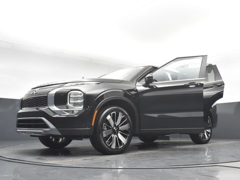 New 2025 Mitsubishi Outlander SE image 33