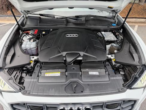 Used 2019 Audi Q8 Prestige w/ Luxury Package AWD/4WD image 6