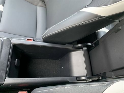 Used 2025 Toyota Camry SE image 26