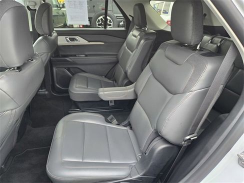 Used 2025 Ford Explorer Active w/ Active Comfort Package image 4