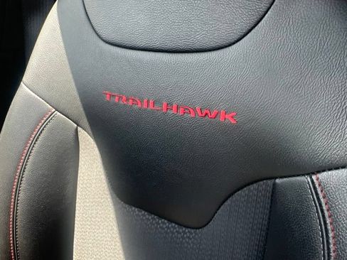 Used 2025 Jeep Compass Trailhawk AWD/4WD image 32