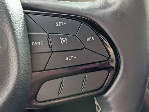 Used 2020 Chrysler Pacifica Touring-L AWD/4WD image 17