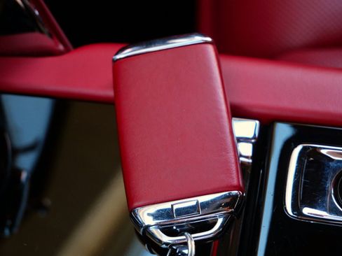 Used 2022 Rolls-Royce Cullinan w/ Cullinan Package image 15