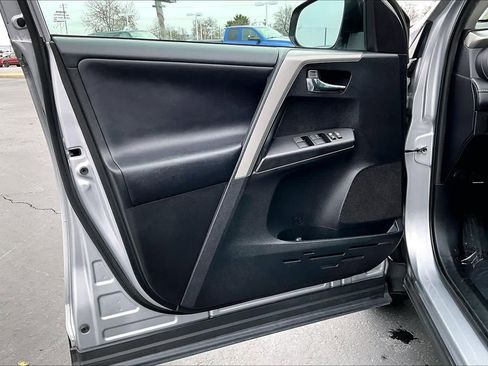 Used 2017 Toyota RAV4 XLE image 25