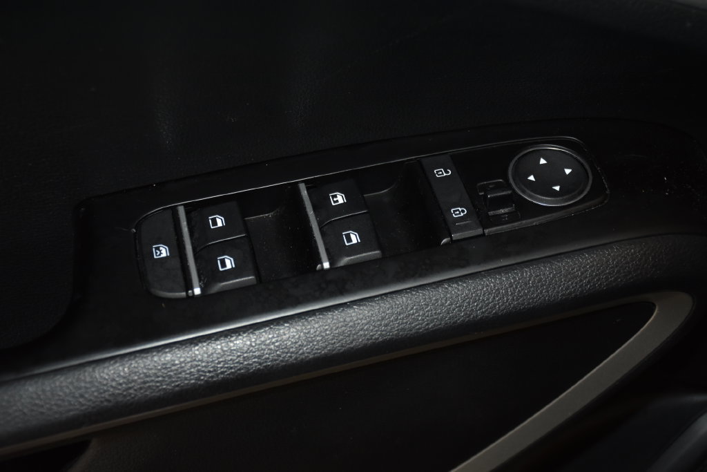 Used 2025 Kia Soul LX w/ LX Technology Package FWD image 23