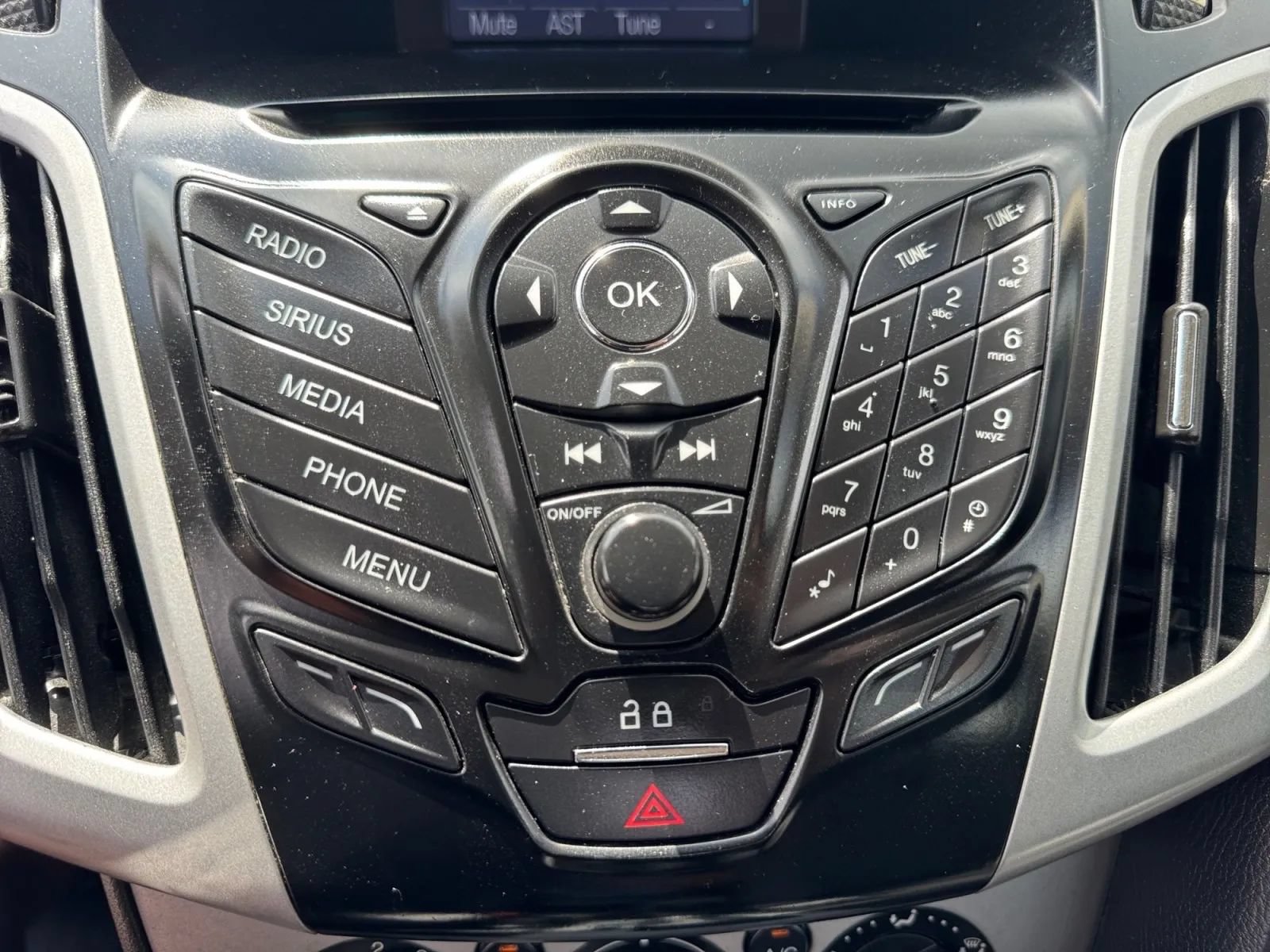 Used 2014 Ford Focus SE FWD image 26