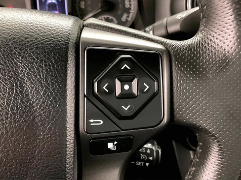 Used 2017 Toyota Tacoma TRD Off-Road image 12