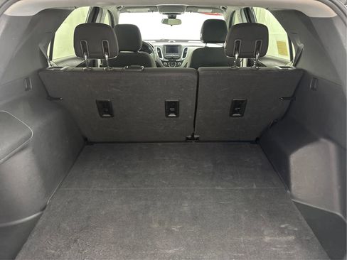 Used 2020 Chevrolet Equinox LS FWD image 16