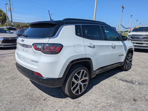 Used 2024 Jeep Compass Limited w/ Elite Group AWD/4WD image 4