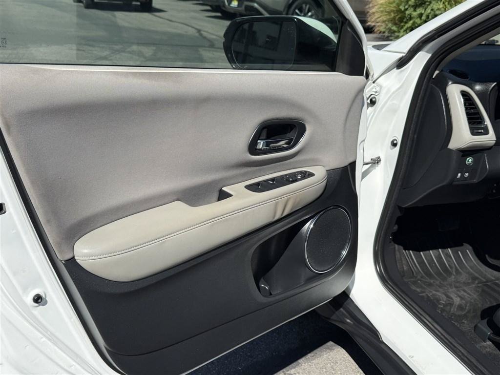 Used 2017 Honda HR-V EX image 11