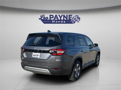 New 2025 Honda Pilot EX-L image 8