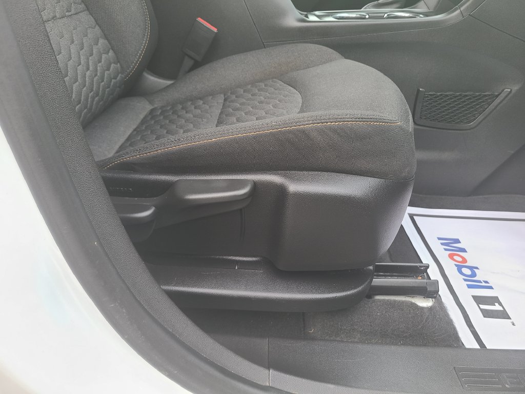 Used 2019 Chevrolet Equinox LT FWD image 12