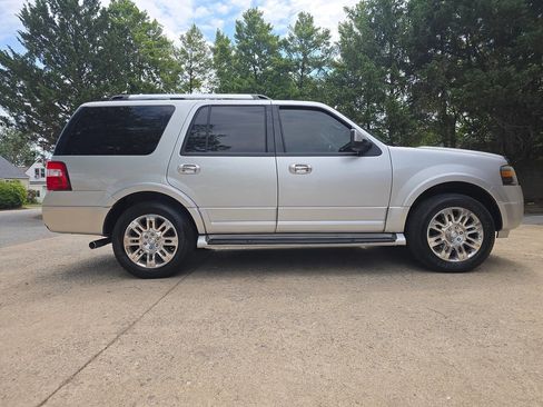 Used 2013 Ford Expedition Limited RWD image 2