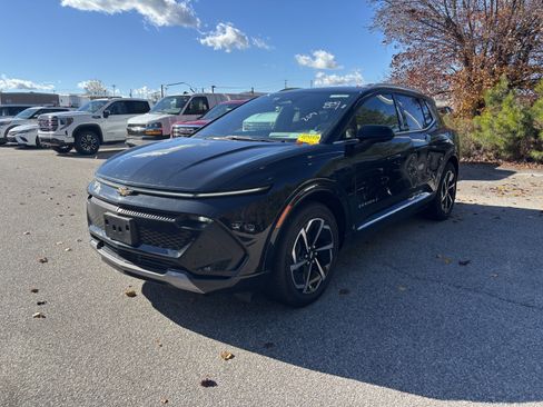 Used 2025 Chevrolet Equinox EV LT image 3