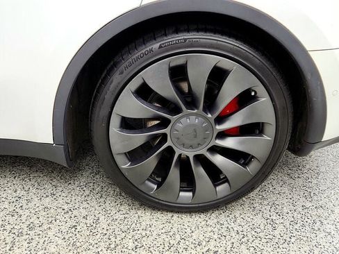 Used 2022 Tesla Model Y Performance AWD/4WD image 9