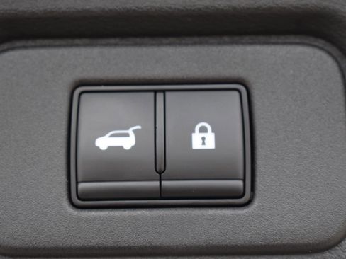 Used 2025 Nissan Rogue SV AWD/4WD image 17