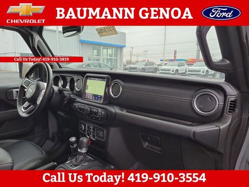 Used 2022 Jeep Wrangler Unlimited Sahara w/ Cold Weather Group image 13