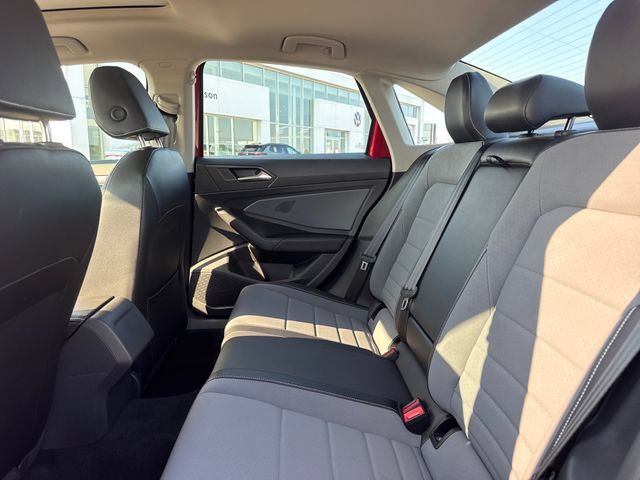 Used 2026 Volkswagen Jetta SE FWD image 11