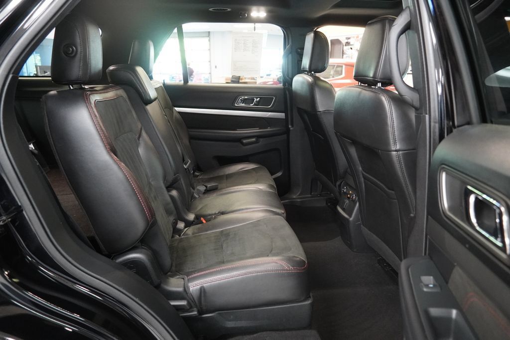 Used 2018 Ford Explorer XLT w/ Equipment Group 202A FWD image 31