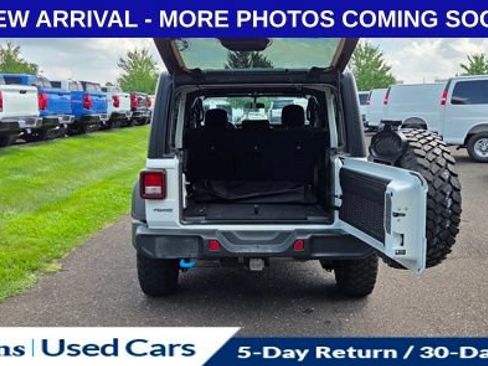 Used 2023 Jeep Wrangler Unlimited w/ Cold Weather Group AWD/4WD image 10