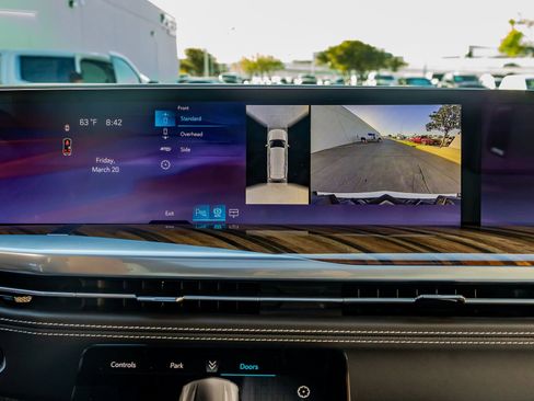 Used 2026 Cadillac Escalade Platinum Sport w/ LPO, ONYX Package image 25