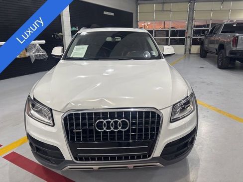 Used 2017 Audi Q5 2.0T Premium Plus w/ Technology Package AWD/4WD image 2