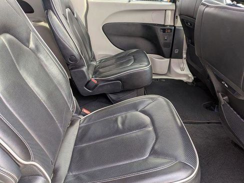 Certified 2023 Chrysler Pacifica Limited FWD image 31