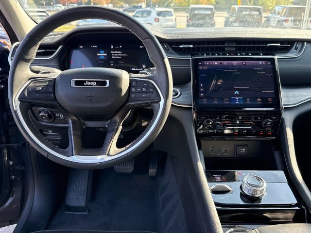 Used 2023 Jeep Grand Cherokee Limited AWD/4WD image 18