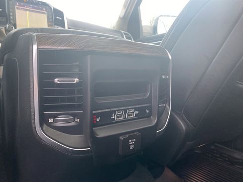 Used 2019 RAM 1500 Laramie AWD/4WD image 17