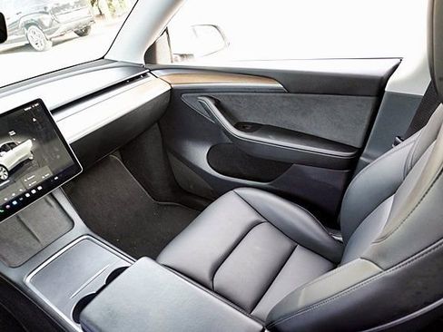 Used 2023 Tesla Model Y AWD image 24