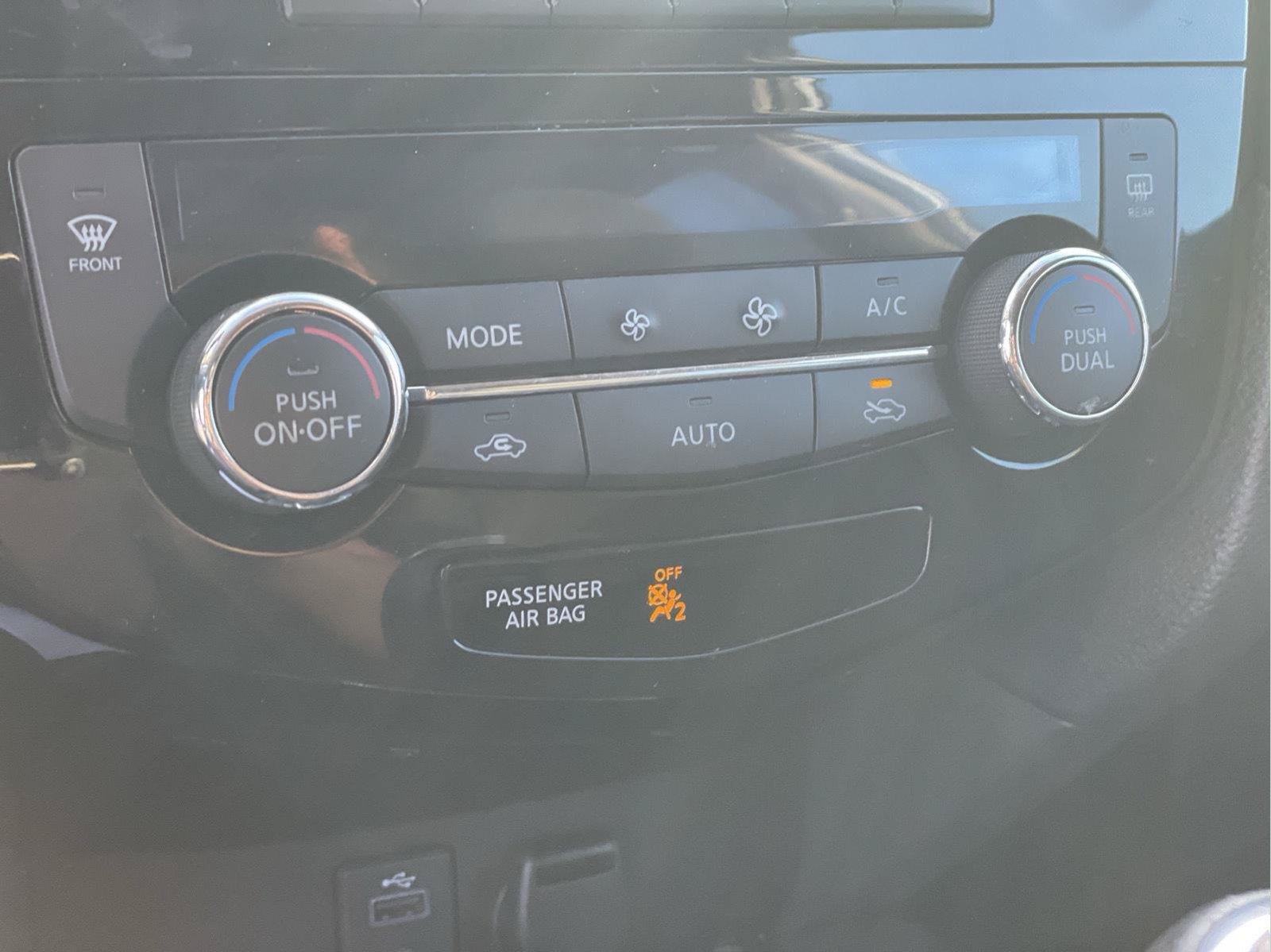 Used 2017 Nissan Rogue SV AWD/4WD image 35