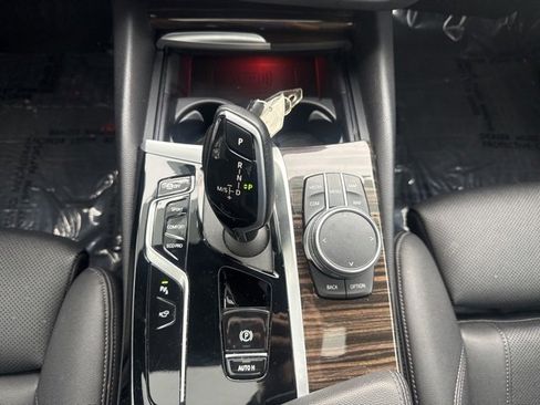 Used 2021 BMW 530i xDrive 530i xDrive w/ Premium Package image 17