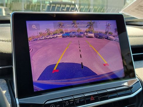 Used 2024 Jeep Compass Latitude image 22