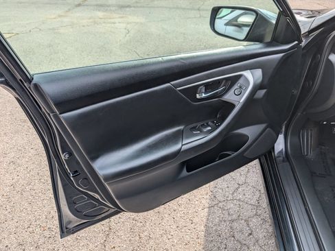 Used 2017 Nissan Altima 2.5 S w/ Power Driver Seat Package FWD image 11