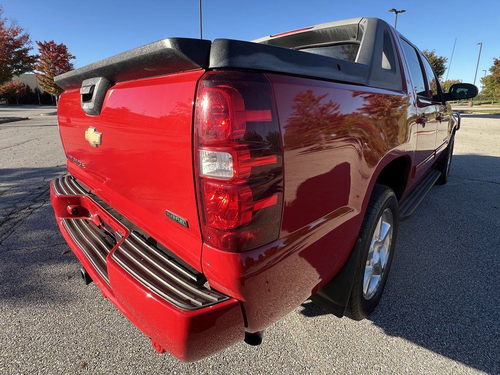 Used 2011 Chevrolet Avalanche LT AWD/4WD image 5