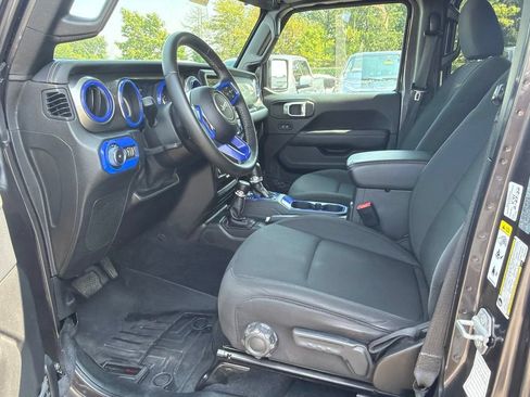 Used 2019 Jeep Wrangler Unlimited Sahara AWD/4WD image 11