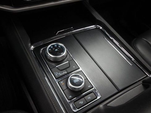 Used 2022 Ford Expedition Max XLT image 30
